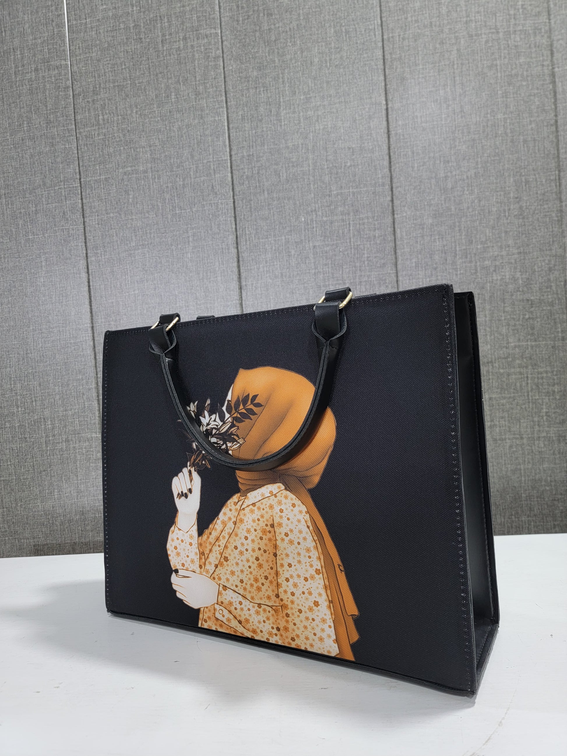 Hijabi Girl Art Tote Black 