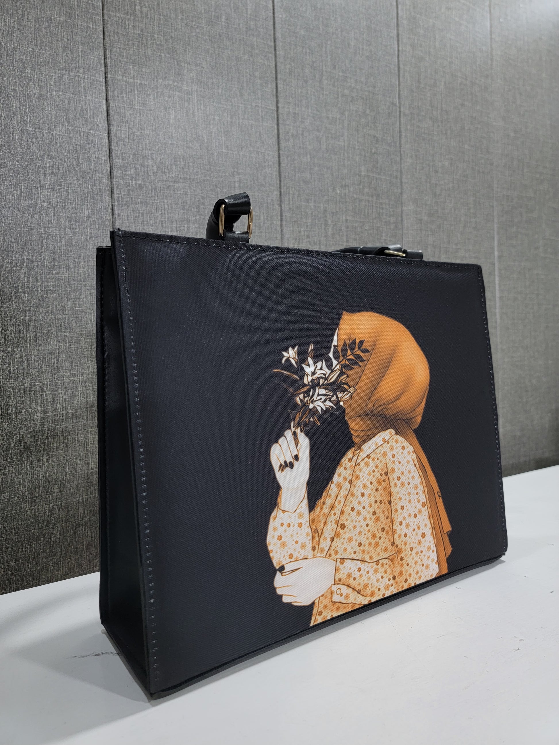 Hijabi Girl Art Tote Black side